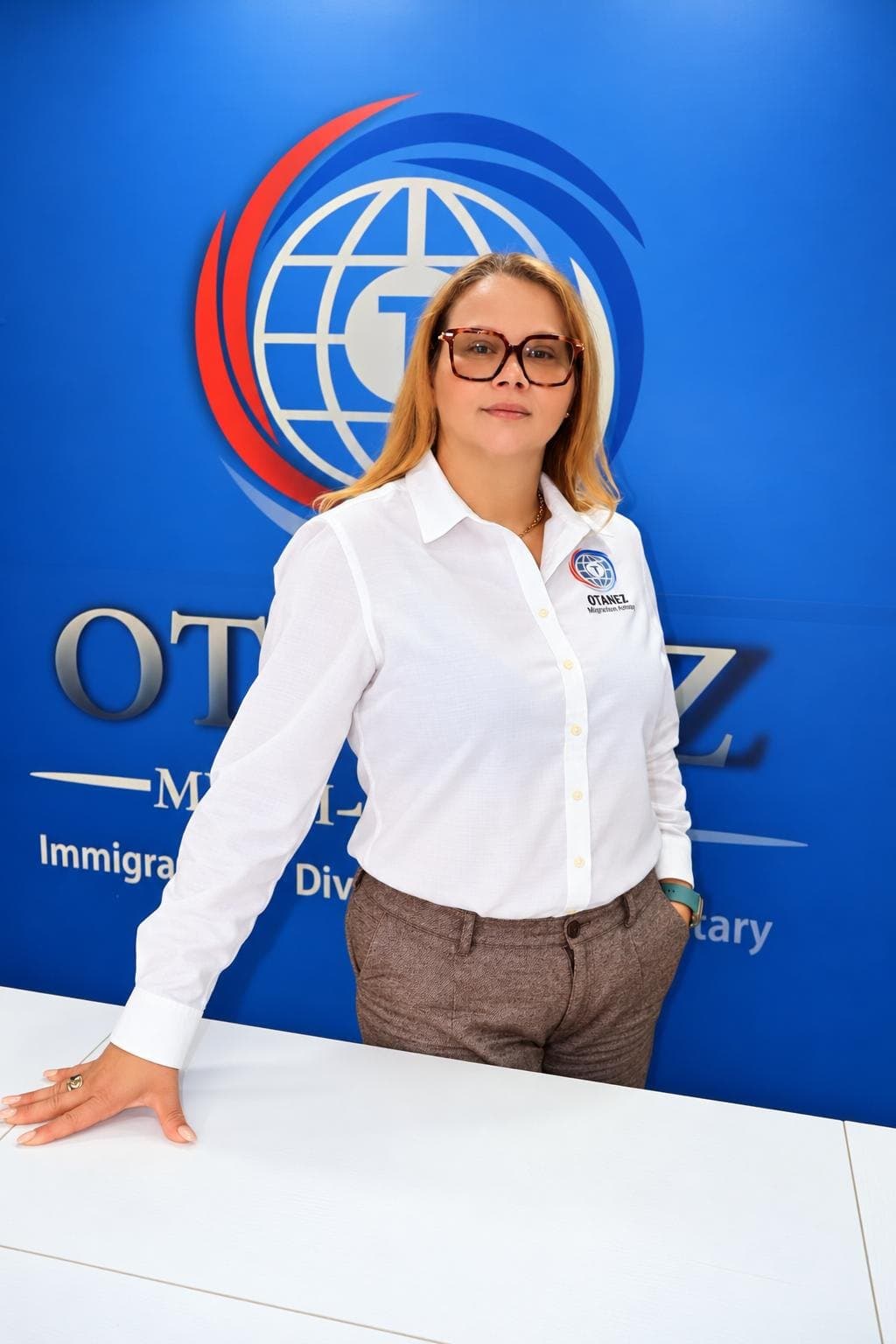 Johanna Otañez, fundadora de Otañez Multi-Services, en la oficina